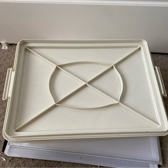 Tupperware rectangular cake carrier - Picture 3 of 4